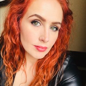 Meet your Posher, Caroline